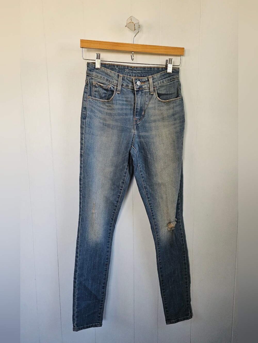 LEVI'S Faded Distressed High Rise Skinny